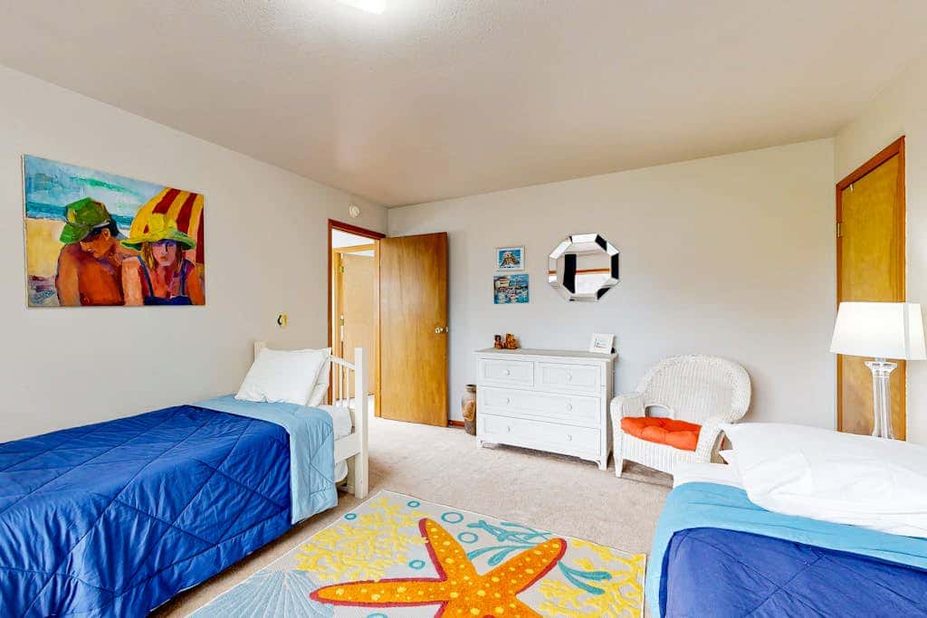 Coastal, Dog-Friendly Home in Great Location - Six Blocks from Nye Beach