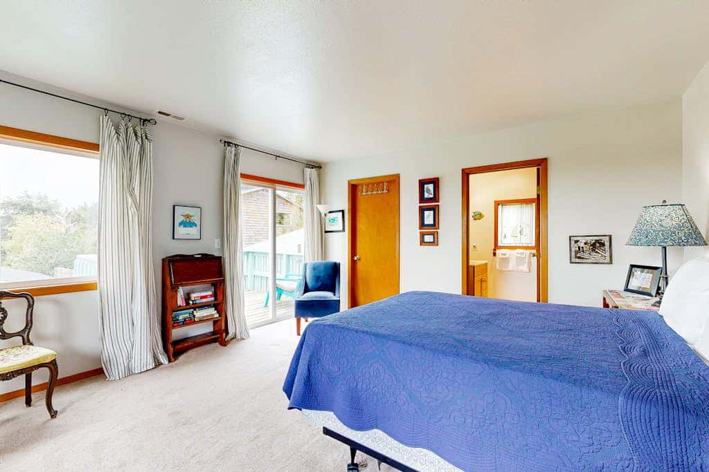 Coastal, Dog-Friendly Home in Great Location - Six Blocks from Nye Beach