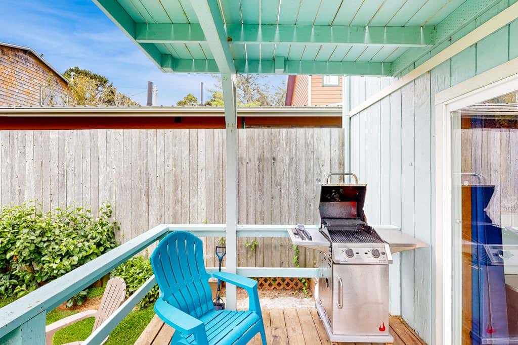 Coastal, Dog-Friendly Home in Great Location - Six Blocks from Nye Beach