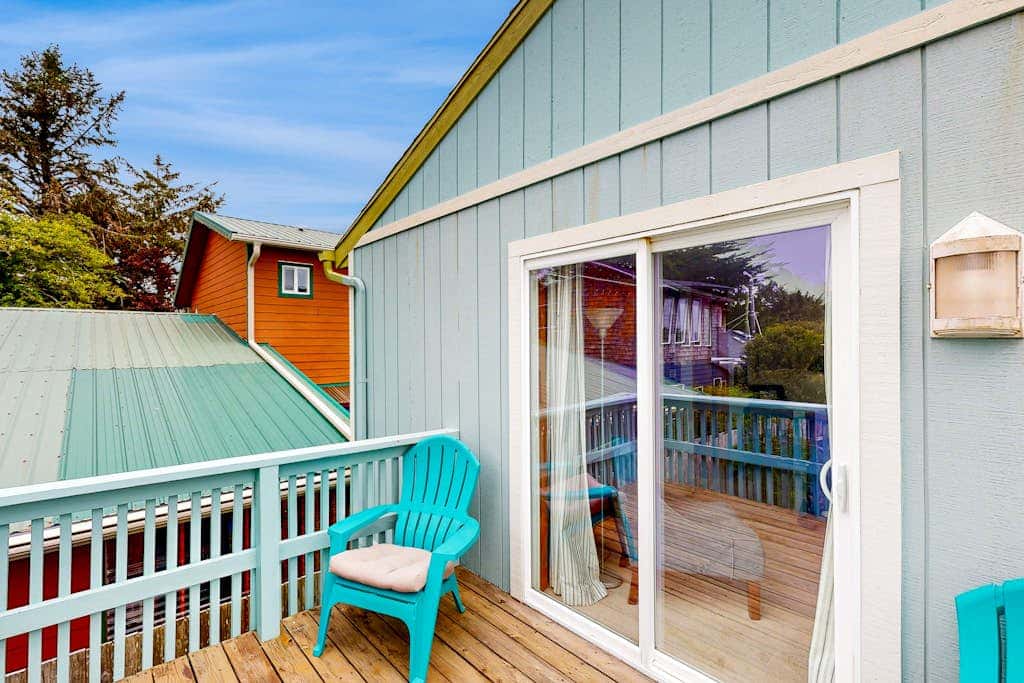Coastal, Dog-Friendly Home in Great Location - Six Blocks from Nye Beach