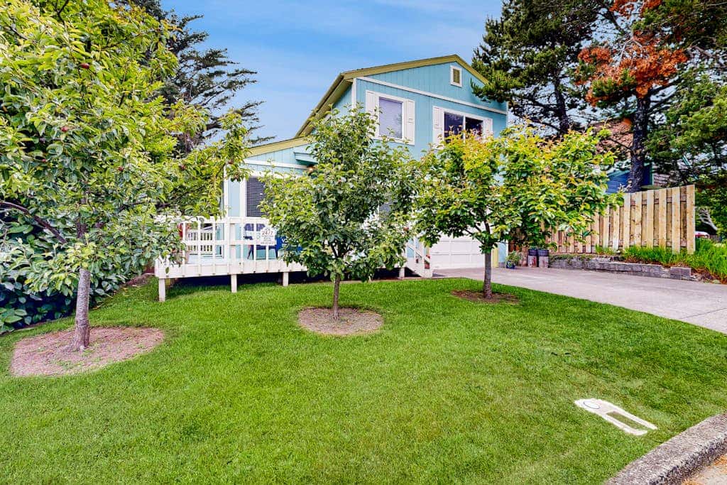 Coastal, Dog-Friendly Home in Great Location - Six Blocks from Nye Beach