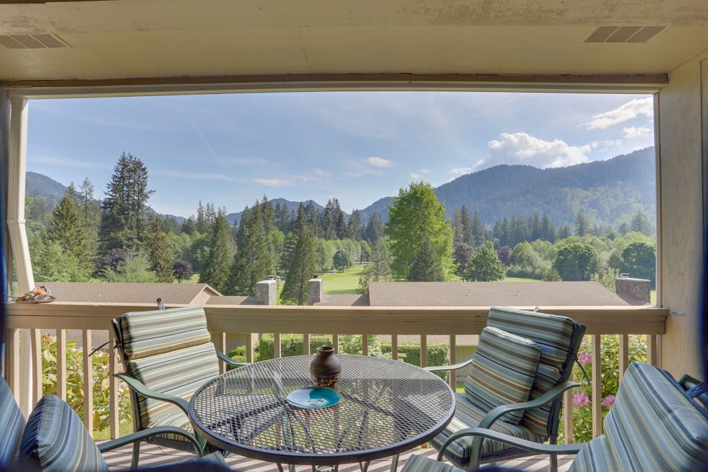 Charming Mountain Condo with Golf Course Views & Nearby Ski Access