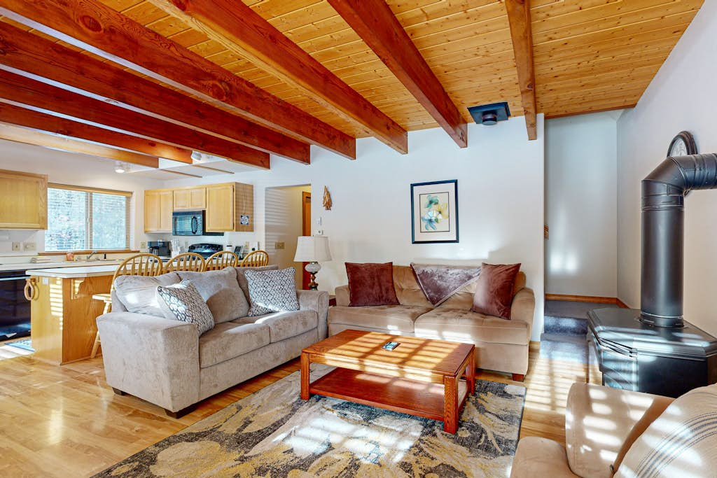 Family-friendly home with WiFi, BBQ grill, washer&dryer, golf nearby