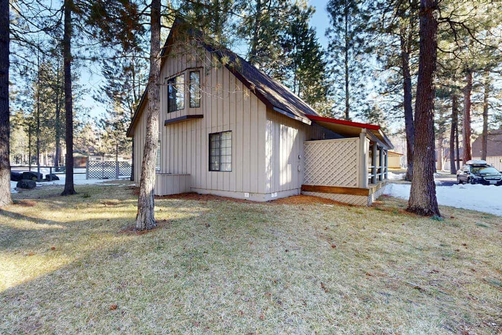 Home with spacious deck with private hot tub & SHARC access