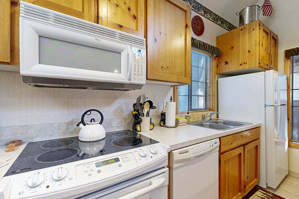 Home with spacious deck with private hot tub & SHARC access