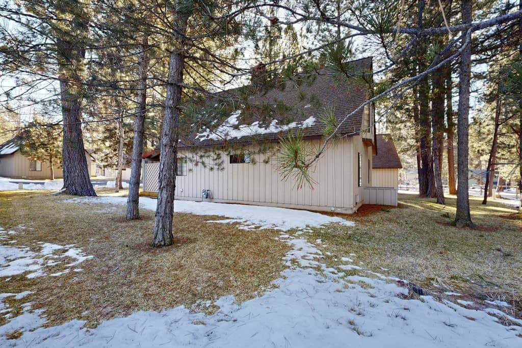 Home with spacious deck with private hot tub & SHARC access