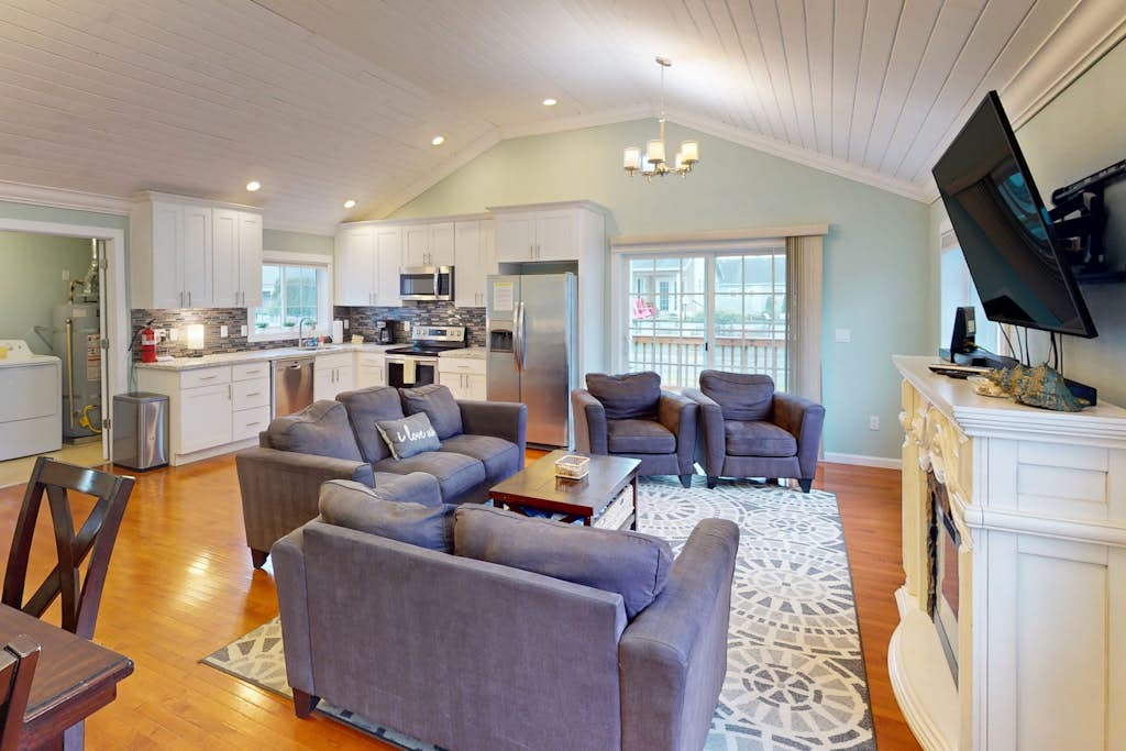 Charming Seaside home with Private Hot tub and easy beach access