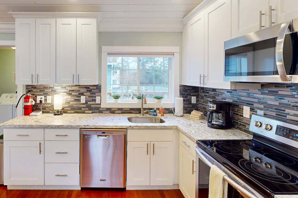 Charming Seaside home with Private Hot tub and easy beach access