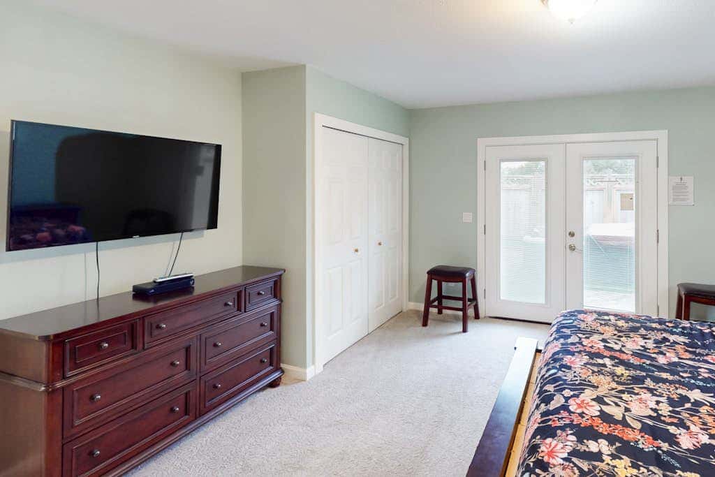 Charming Seaside home with Private Hot tub and easy beach access