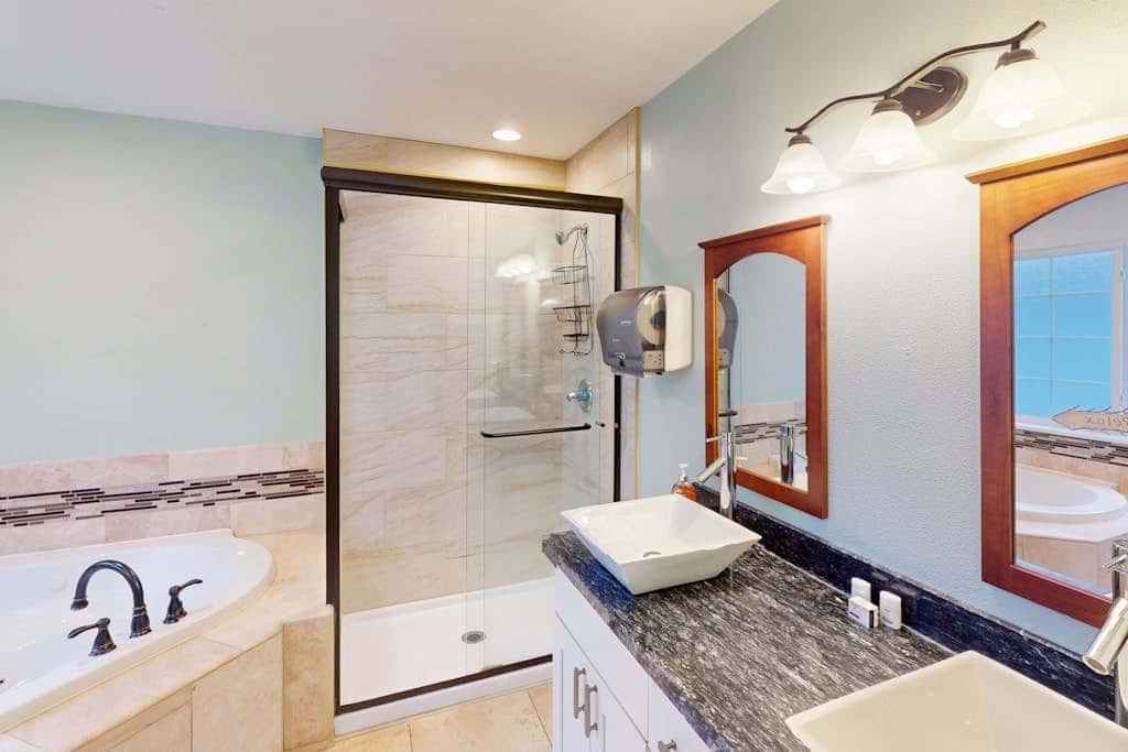 Charming Seaside home with Private Hot tub and easy beach access