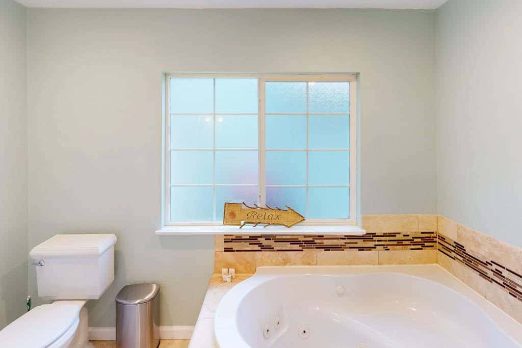 Charming Seaside home with Private Hot tub and easy beach access