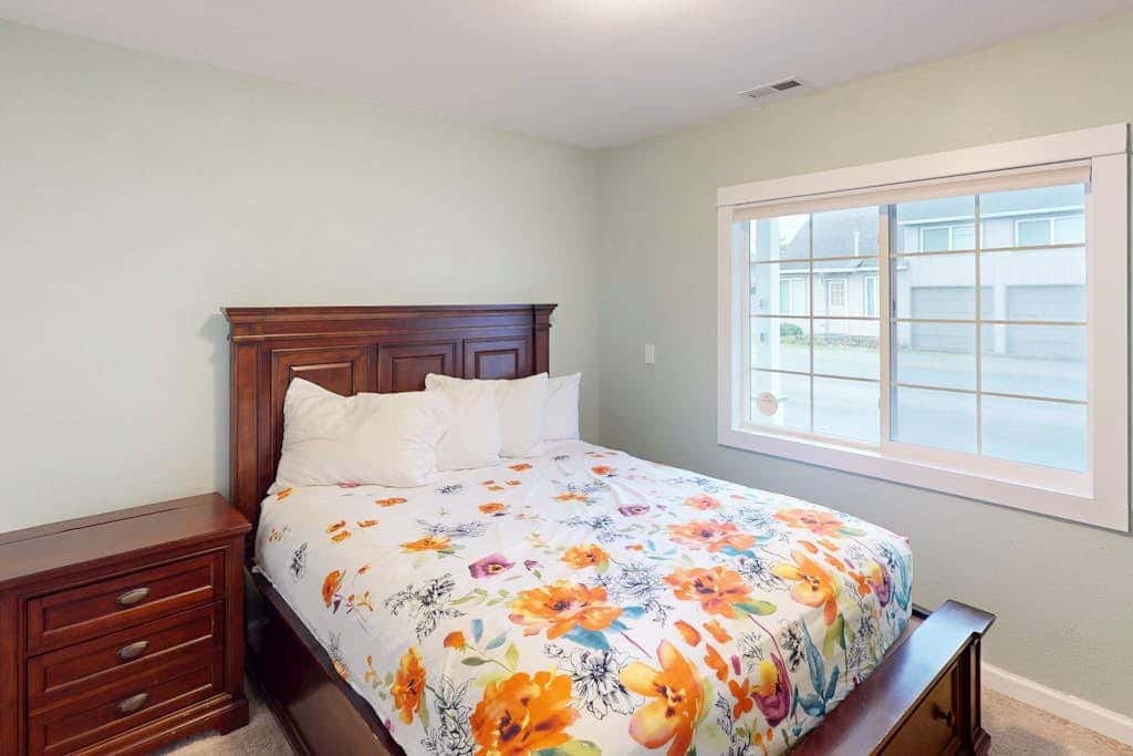 Charming Seaside home with Private Hot tub and easy beach access