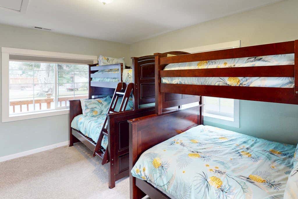 Charming Seaside home with Private Hot tub and easy beach access