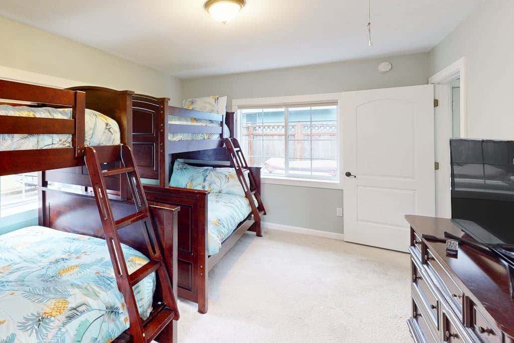 Charming Seaside home with Private Hot tub and easy beach access