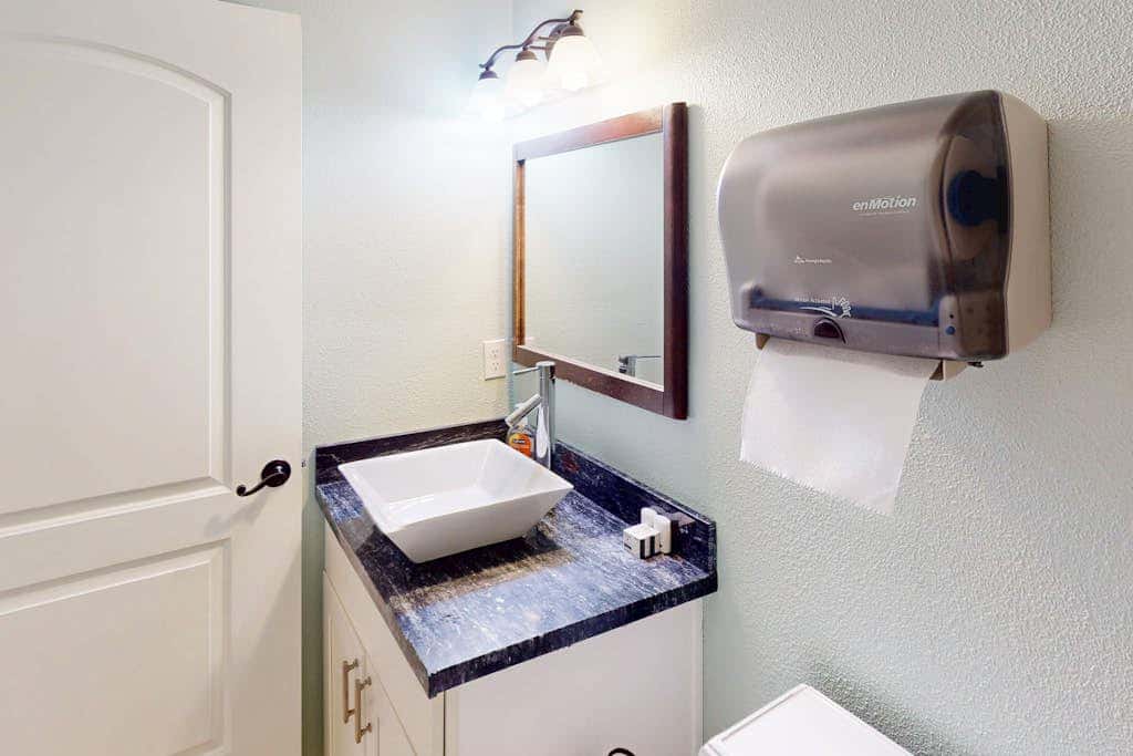 Charming Seaside home with Private Hot tub and easy beach access