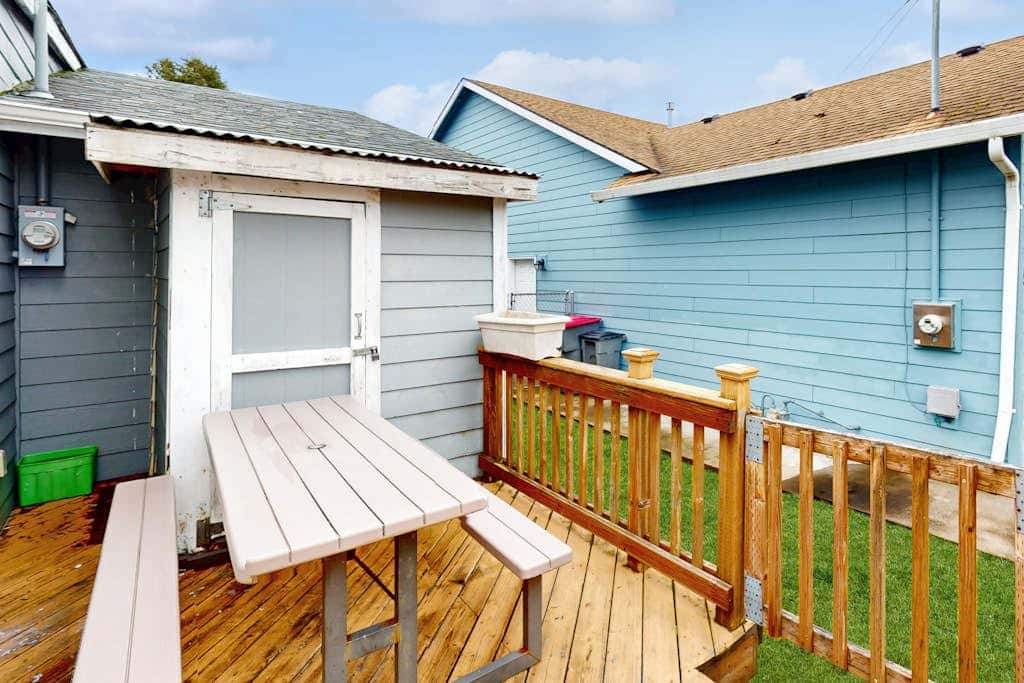 Charming Seaside home with Private Hot tub and easy beach access