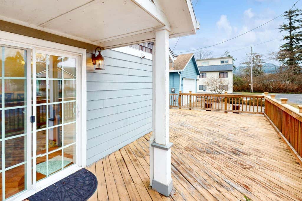 Charming Seaside home with Private Hot tub and easy beach access