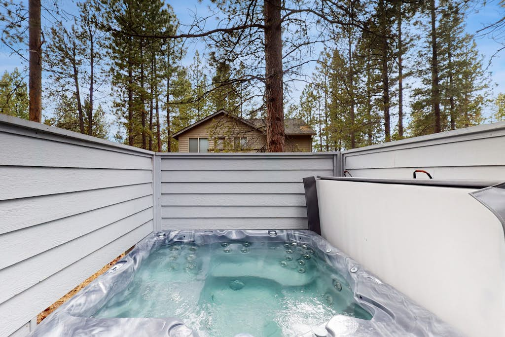 Cozy Home in the Pines with Private Hot Tub - Convenient Location, 8 SHARC Passes