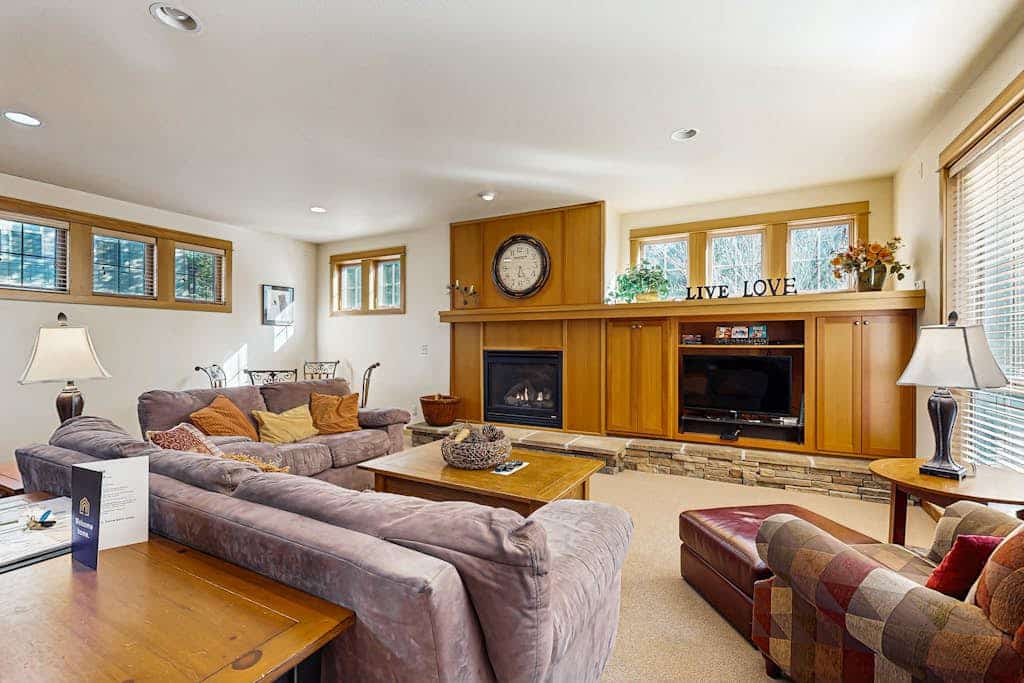 Luxurious home near the SHARC & Village with private hot tub, resort amenities