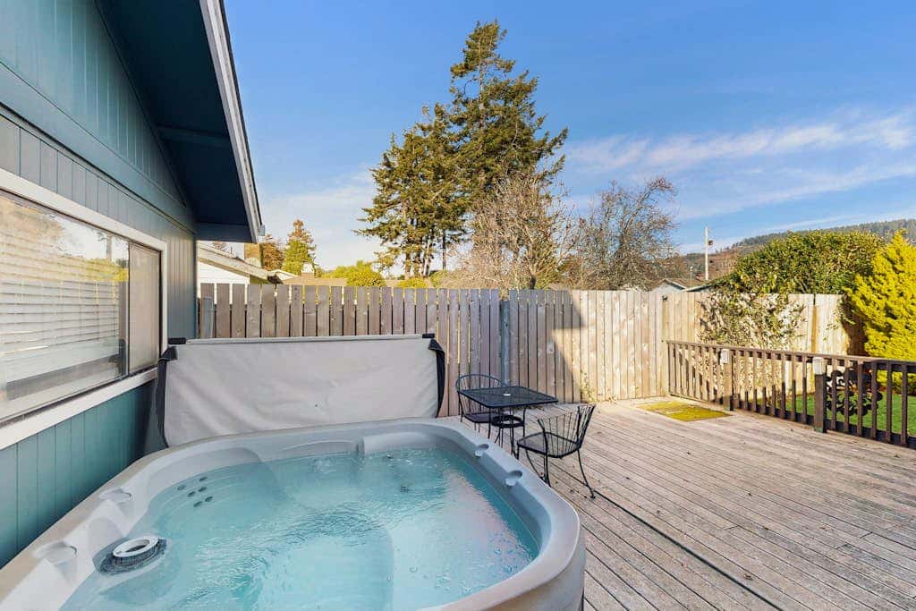Beautiful oceanview home with enclosed yard, washer/dryer, WiFi, & Netflix