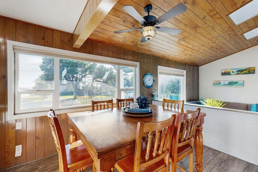 Beautiful oceanview home with enclosed yard, washer/dryer, WiFi, & Netflix