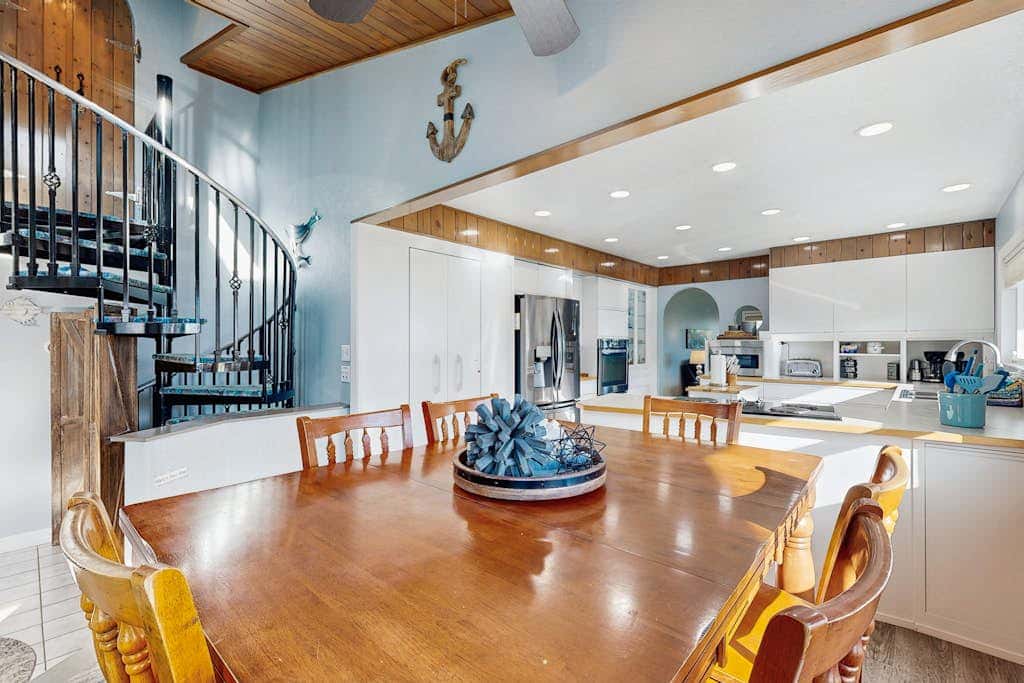 Beautiful oceanview home with enclosed yard, washer/dryer, WiFi, & Netflix