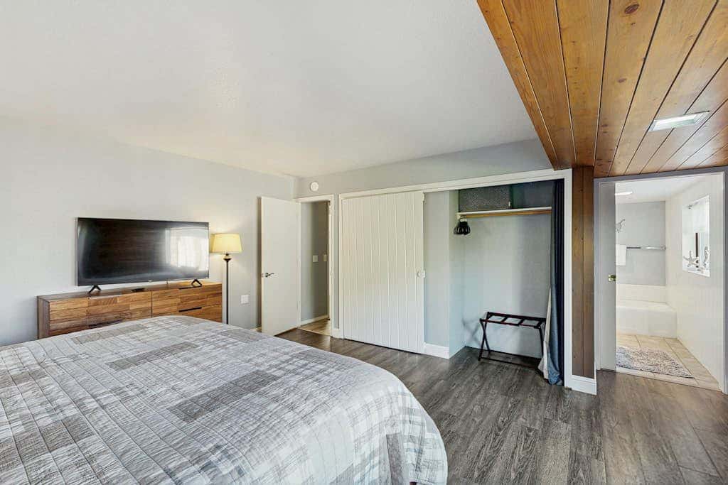 Beautiful oceanview home with enclosed yard, washer/dryer, WiFi, & Netflix
