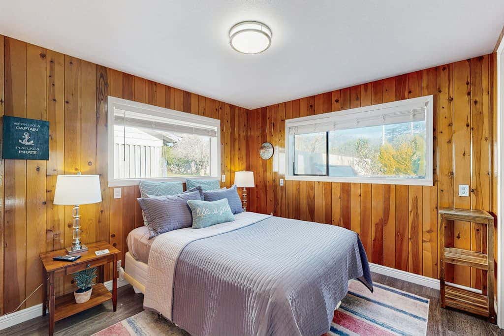 Beautiful oceanview home with enclosed yard, washer/dryer, WiFi, & Netflix