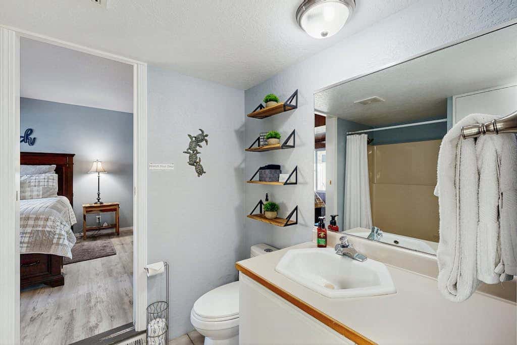 Beautiful oceanview home with enclosed yard, washer/dryer, WiFi, & Netflix
