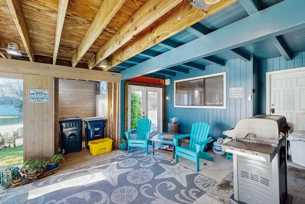 Beautiful oceanview home with enclosed yard, washer/dryer, WiFi, & Netflix