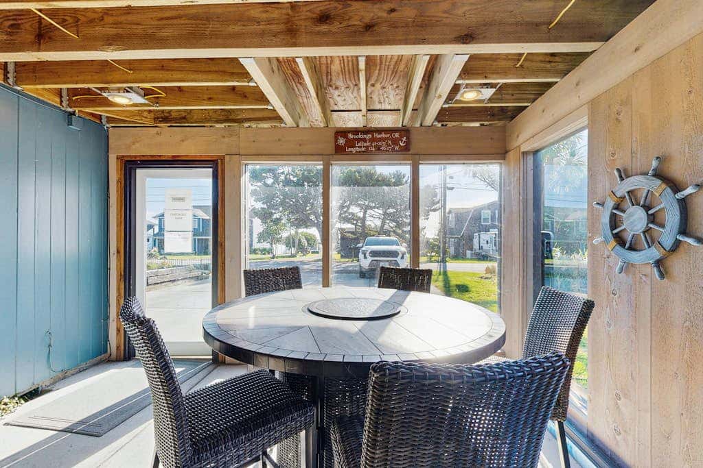 Beautiful oceanview home with enclosed yard, washer/dryer, WiFi, & Netflix