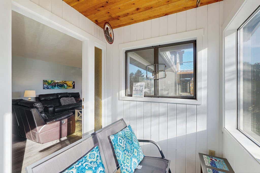 Beautiful oceanview home with enclosed yard, washer/dryer, WiFi, & Netflix