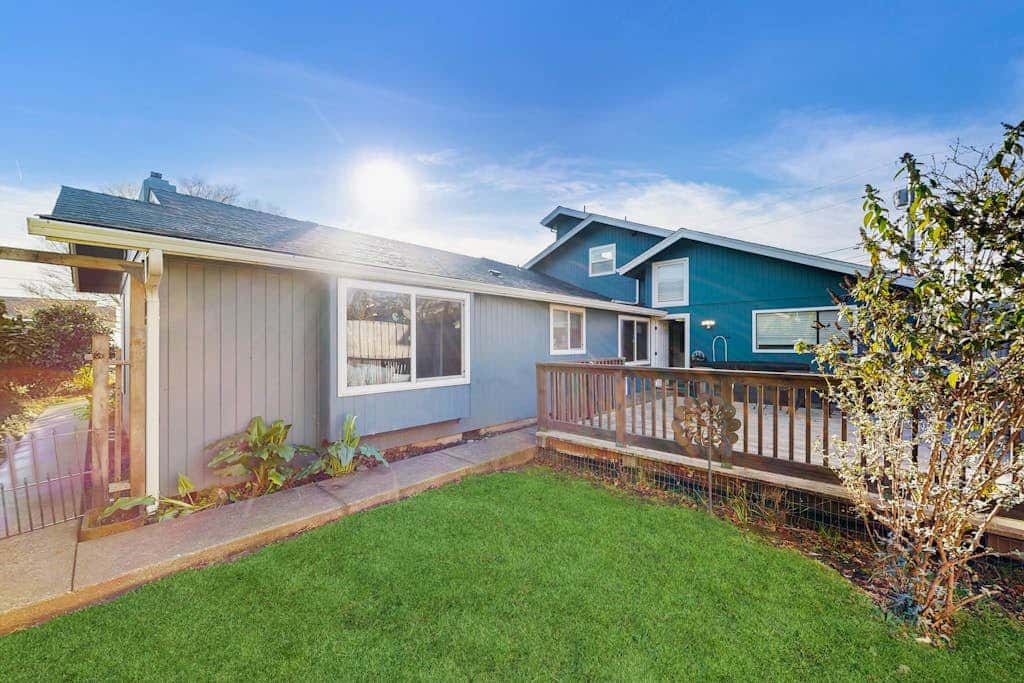 Beautiful oceanview home with enclosed yard, washer/dryer, WiFi, & Netflix