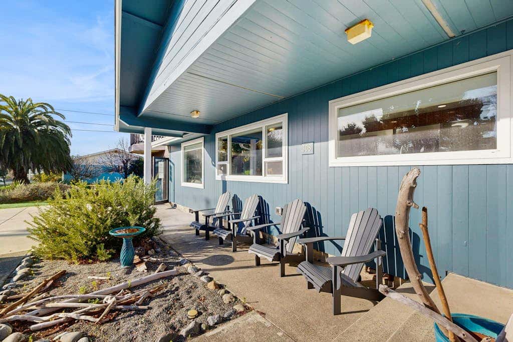 Beautiful oceanview home with enclosed yard, washer/dryer, WiFi, & Netflix