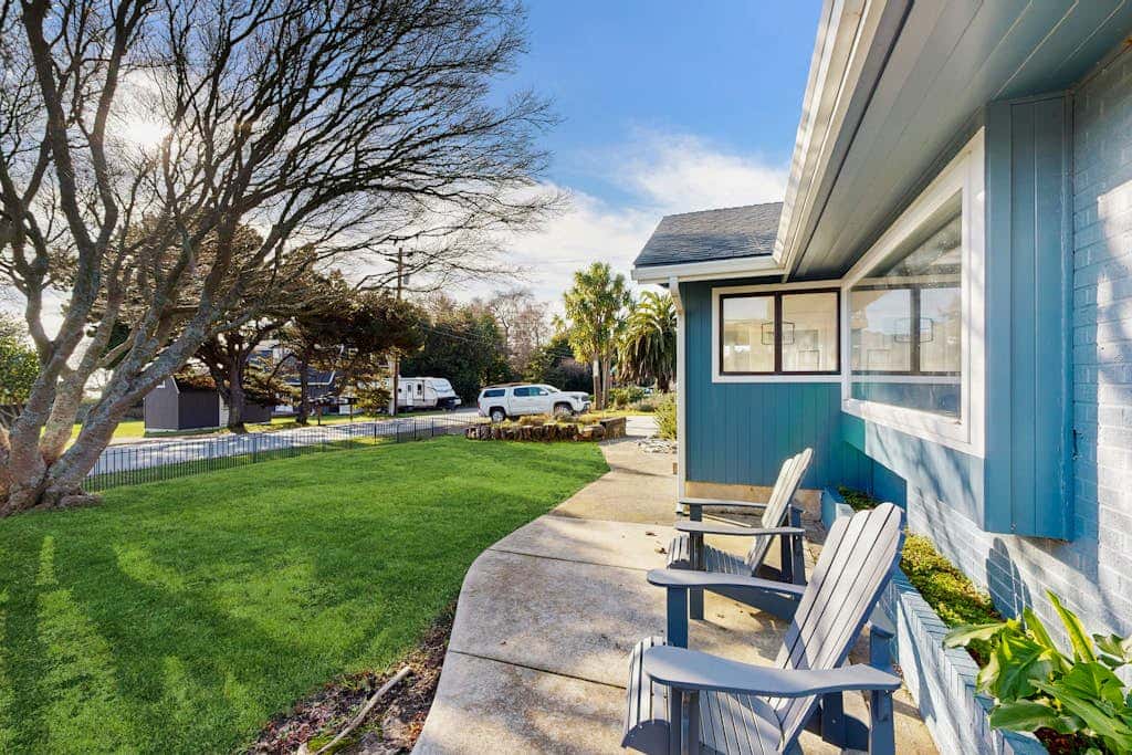 Beautiful oceanview home with enclosed yard, washer/dryer, WiFi, & Netflix