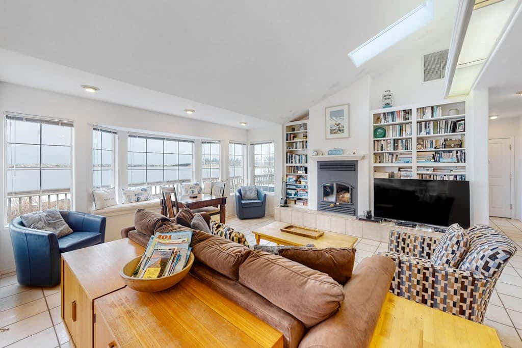 Waterfront Family Home with Beach Access - Dog-friendly