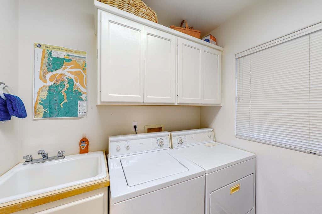 Waterfront Family Home with Beach Access - Dog-friendly