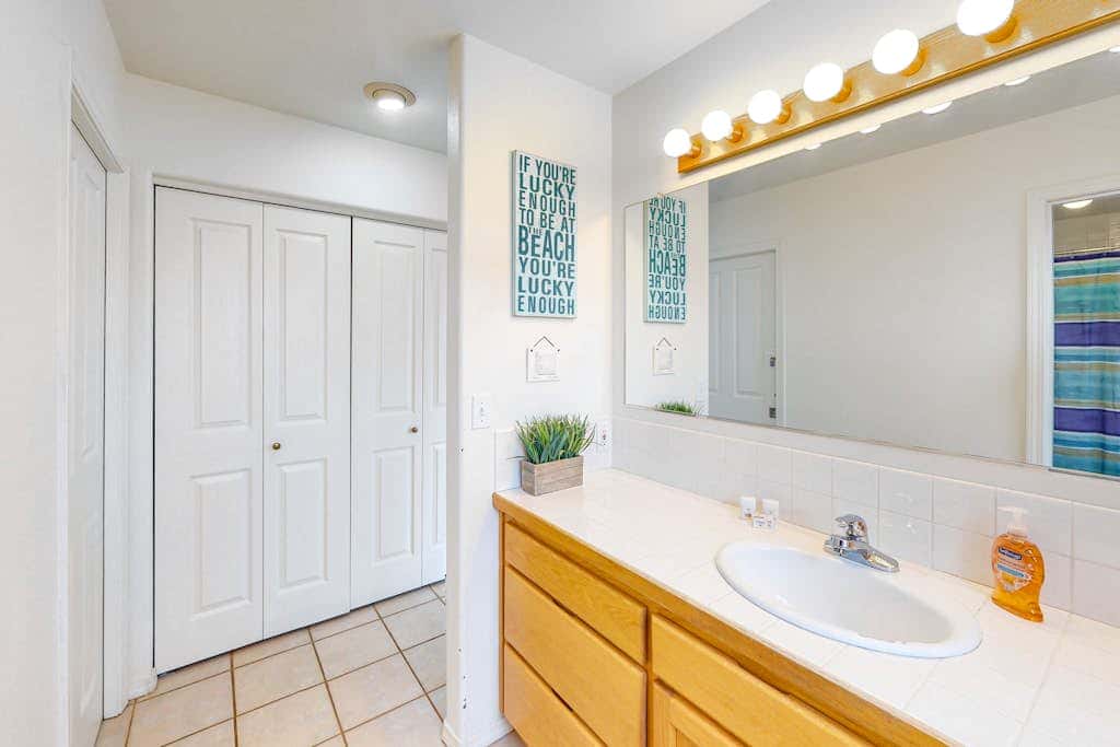 Waterfront Family Home with Beach Access - Dog-friendly