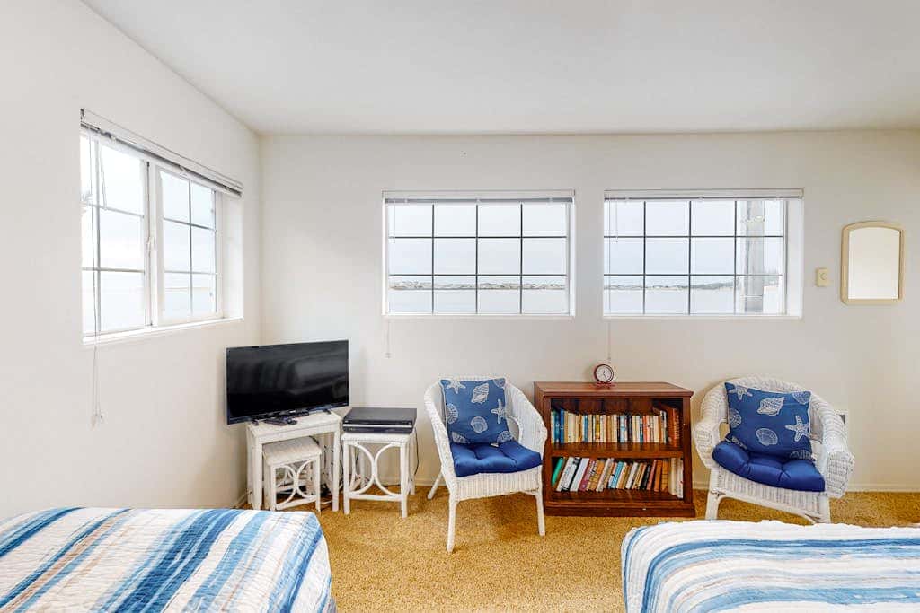 Waterfront Family Home with Beach Access - Dog-friendly