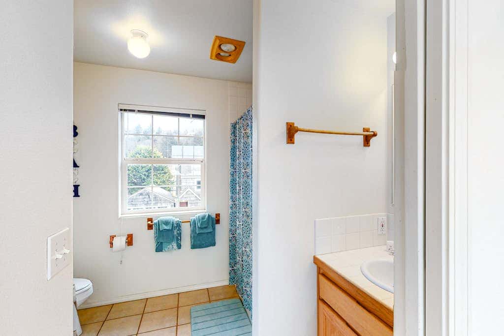Waterfront Family Home with Beach Access - Dog-friendly