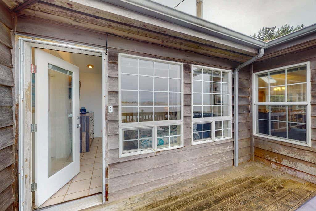 Waterfront Family Home with Beach Access - Dog-friendly