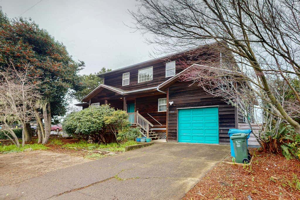 Waterfront Family Home with Beach Access - Dog-friendly