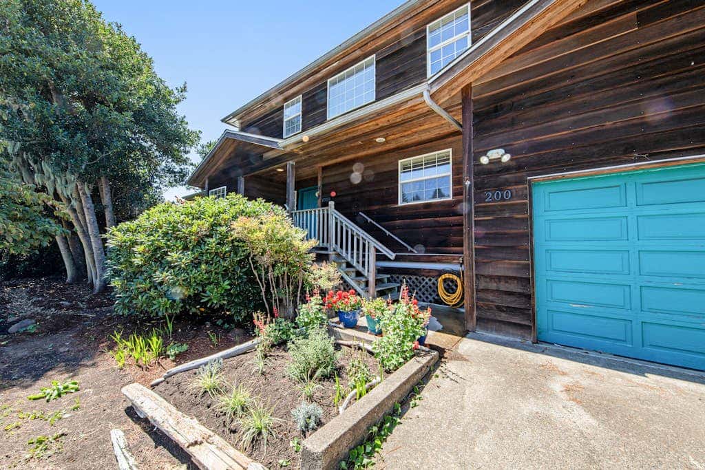 Waterfront Family Home with Beach Access - Dog-friendly
