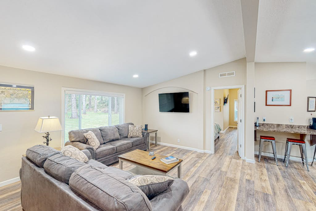 Modern, spacious home near the bay with grill, washer&dryer, & large yard