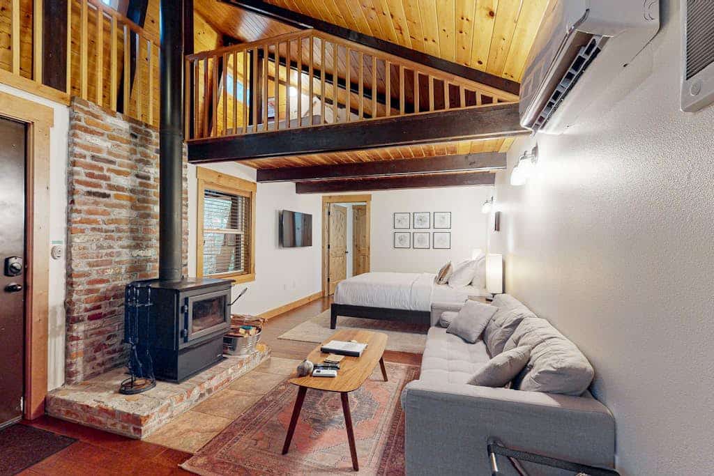 Creekside Cabin