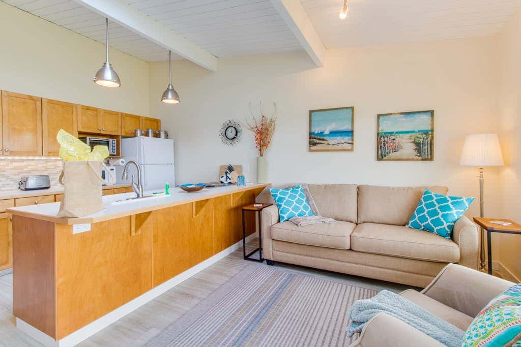 Oceanfront condo near Gearhart Golf Links - walk to beach  - No pets