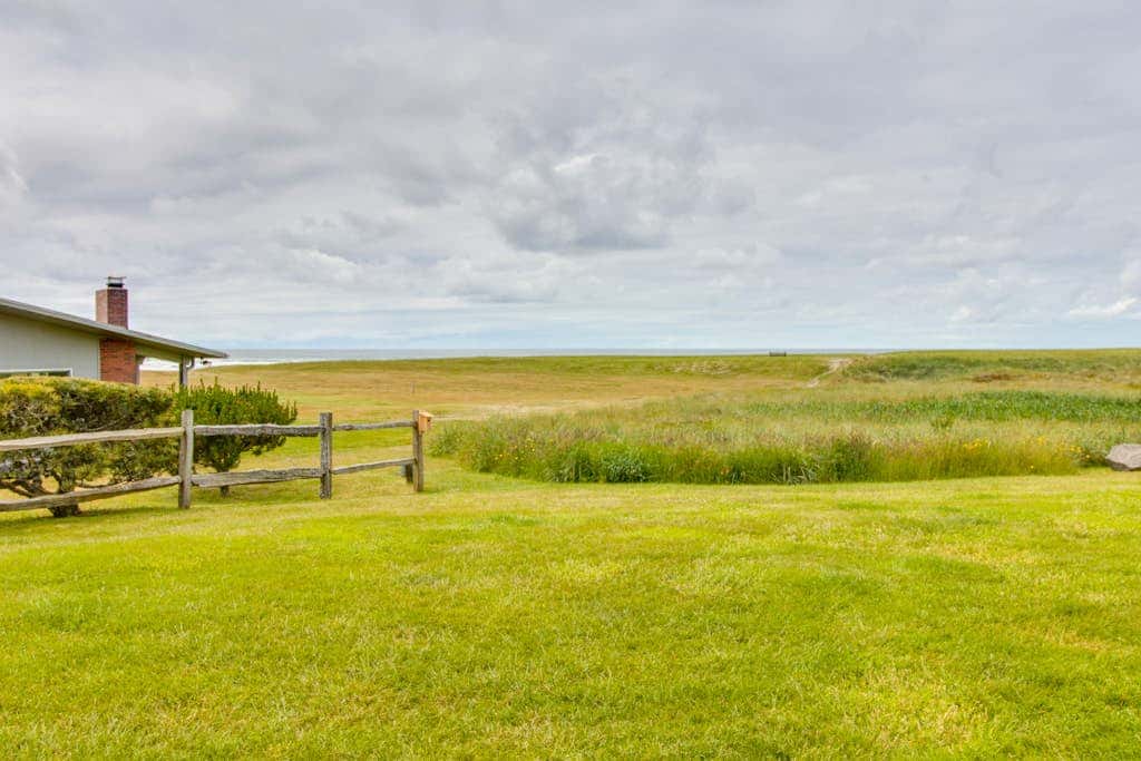 Oceanfront condo near Gearhart Golf Links - walk to beach  - No pets