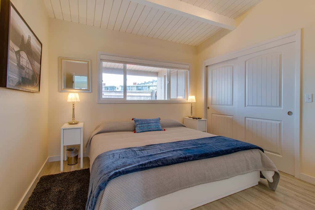Oceanfront condo near Gearhart Golf Links - walk to beach  - No pets