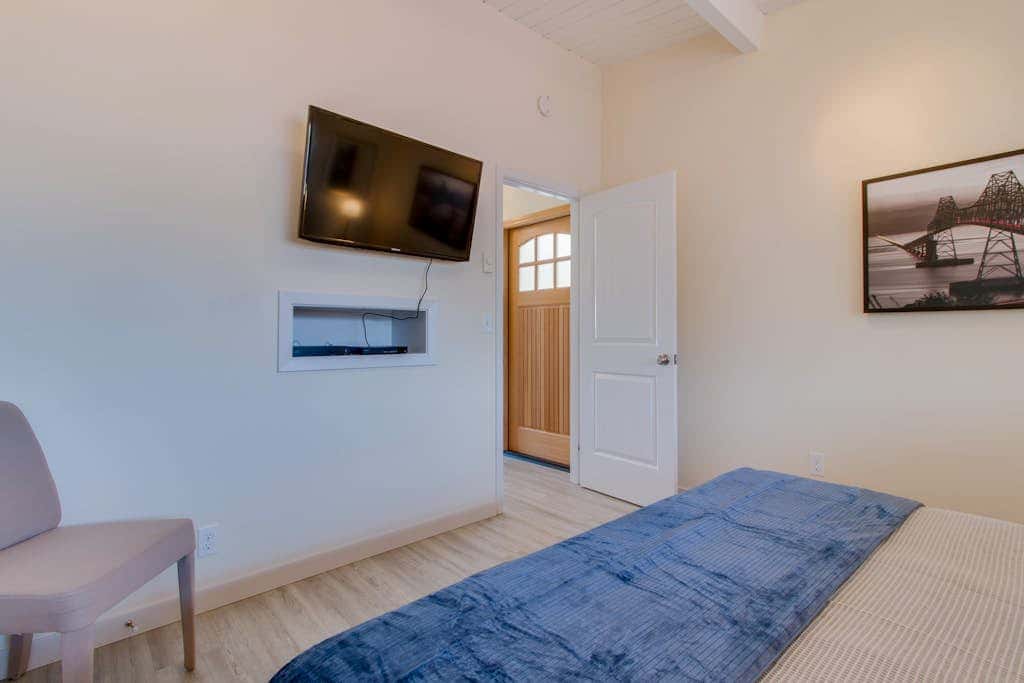 Oceanfront condo near Gearhart Golf Links - walk to beach  - No pets