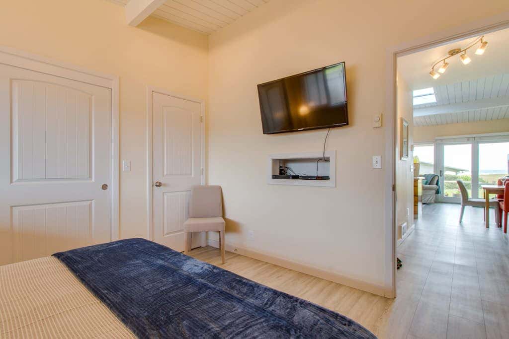 Oceanfront condo near Gearhart Golf Links - walk to beach  - No pets